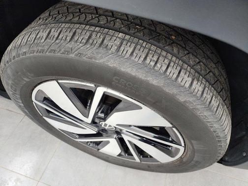 2025 Volkswagen Atlas 2.0T SE w/Technology 4MOTION