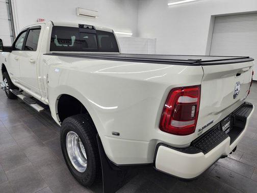 2023 RAM 3500 Laramie Crew Cab 4x4 8' Box