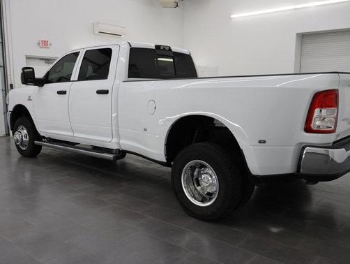 2024 RAM 3500 Tradesman Crew Cab 4x4 8' Box