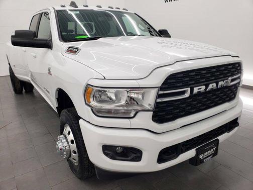2022 RAM 3500 Big Horn Crew Cab 4x4 8' Box