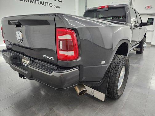 2024 RAM 3500 Laramie Crew Cab 4x4 8' Box