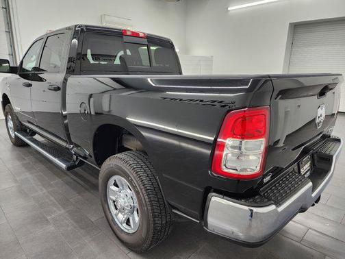 2020 RAM 2500 Tradesman Crew Cab 4X4 6'4' Box