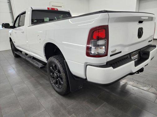 2022 RAM 3500 Big Horn Crew Cab 4x4 8' Box
