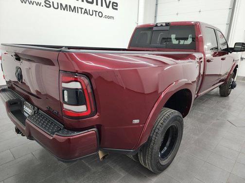 2022 RAM 3500 Laramie Crew Cab 4x4 8' Box