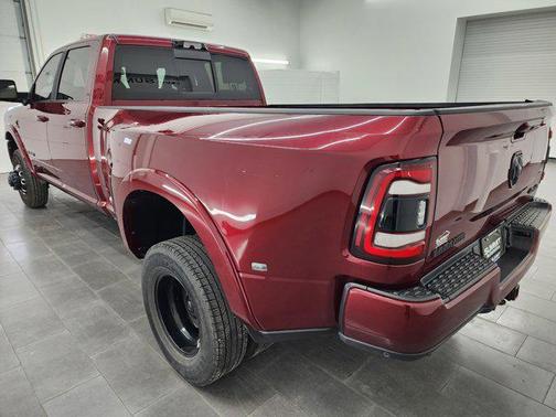 2022 RAM 3500 Laramie Crew Cab 4x4 8' Box
