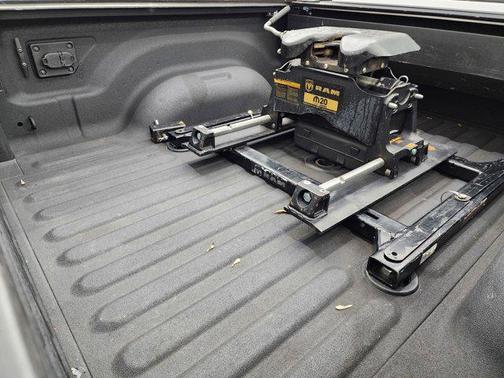 2020 RAM 2500 Laramie Crew Cab 4X4 6'4' Box