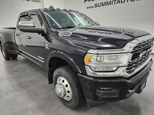 2022 RAM 3500 Limited Crew Cab 4x4 8' Box