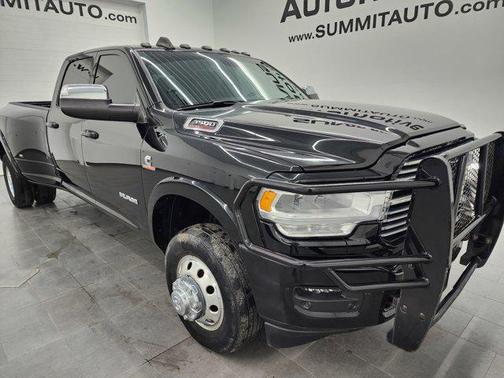 2022 RAM 3500 Laramie Crew Cab 4x4 8' Box