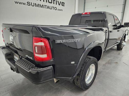 2022 RAM 3500 Laramie Crew Cab 4x4 8' Box
