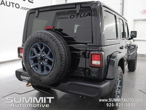 Black Clearcoat 2026 Jeep Wrangler 85th Anniversary