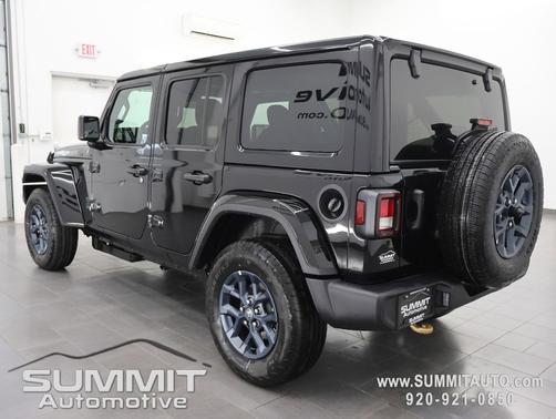 Black Clearcoat 2026 Jeep Wrangler 85th Anniversary