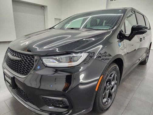 2023 Chrysler Pacifica Hybrid Limited
