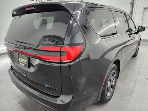 2023 Chrysler Pacifica Hybrid Limited