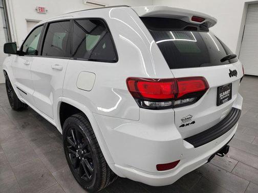 2022 Jeep Grand Cherokee Laredo