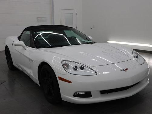 Arctic White 2005 Chevrolet Corvette Base