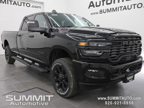 Diamond Black Crystal Pearlcoat 2026 RAM 2500 Big Horn Crew Cab 4x4 8' Box