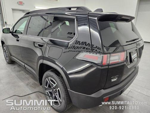 Diamond Black Crystal Pearlcoat 2026 Jeep Cherokee Laredo 4x4