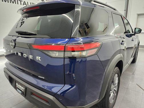 2025 Nissan Pathfinder SV 4WD