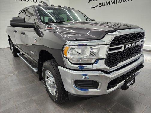 2022 RAM 3500 Tradesman Crew Cab 4x4 8' Box