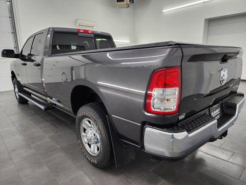 2022 RAM 3500 Tradesman Crew Cab 4x4 8' Box