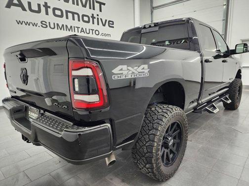 Diamond Black Crystal Pearlcoat 2022 RAM 2500 Big Horn Crew Cab 4x4 6'4' Box