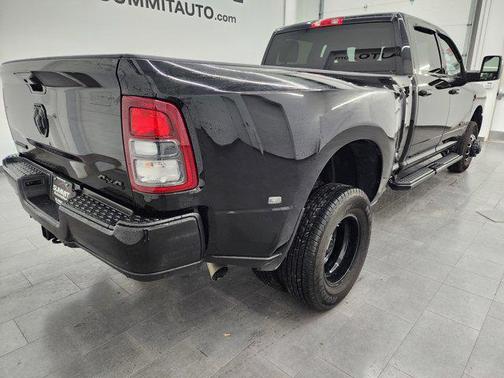 2024 RAM 3500 Big Horn Crew Cab 4x4 8' Box