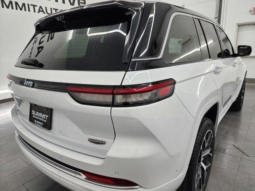 2022 Jeep Grand Cherokee 4xe Summit Reserve
