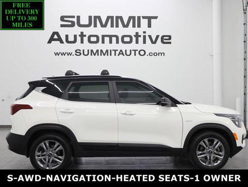 Clear White/Black Roof 2022 Kia Seltos S