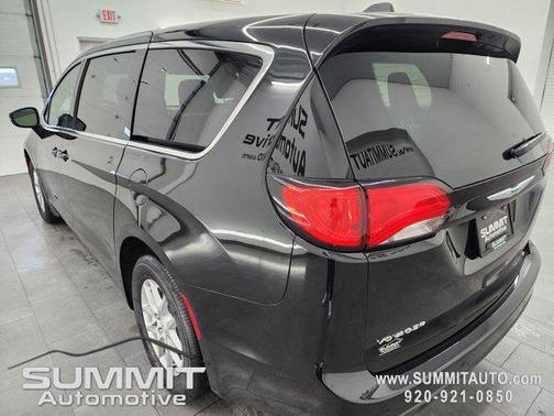 2026 Chrysler Voyager LX