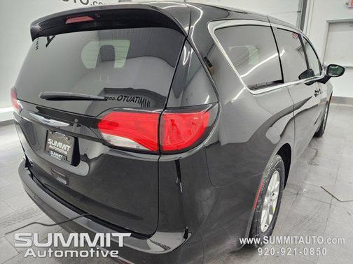 2026 Chrysler Voyager LX