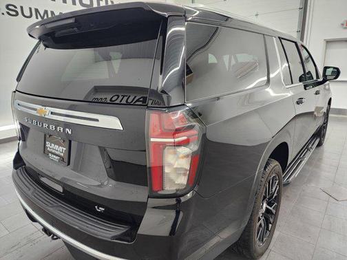 2023 Chevrolet Suburban LT