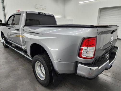 2023 RAM 3500 Big Horn Crew Cab 4x4 8' Box