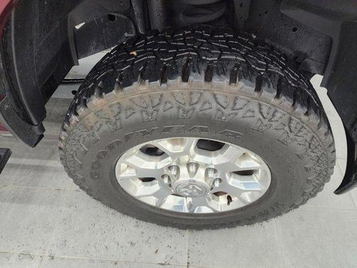 2022 RAM 2500 Tradesman Crew Cab 4x4 6'4' Box