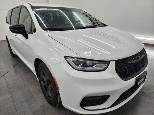 2024 Chrysler Pacifica Hybrid S Appearance Pkg