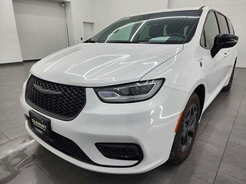 2024 Chrysler Pacifica Hybrid S Appearance Pkg