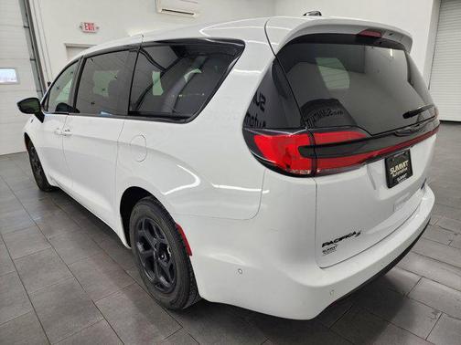 2024 Chrysler Pacifica Hybrid S Appearance Pkg