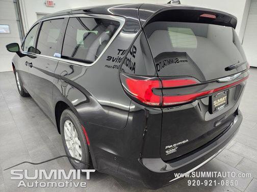 2025 Chrysler Pacifica L