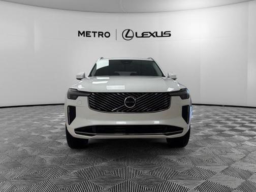 2025 Volvo XC90 B5 Plus