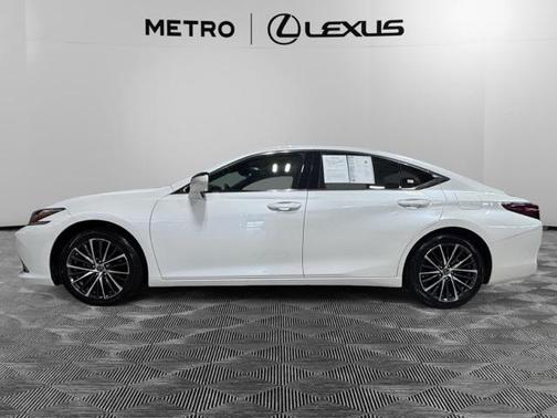 2024 Lexus ES 300h Base