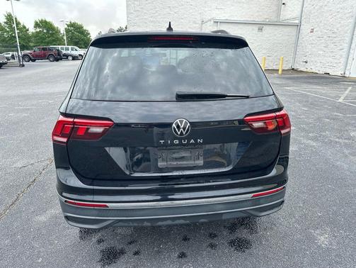 Deep Black Pearl 2022 Volkswagen Tiguan 2.0T S