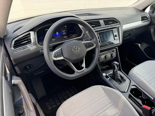 Deep Black Pearl 2022 Volkswagen Tiguan 2.0T S