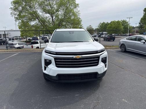 Summit White 2026 Chevrolet Traverse LT