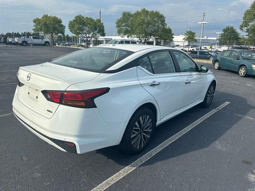 Glacier White 2025 Nissan Altima 2.5 SV