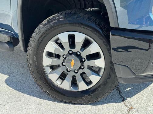 Lakeshore Blue 2026 Chevrolet Silverado 2500 Custom