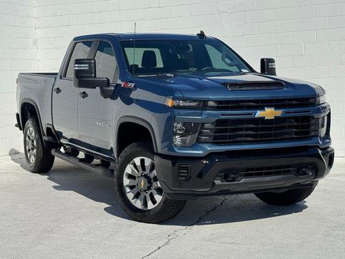 Lakeshore Blue 2026 Chevrolet Silverado 2500 Custom