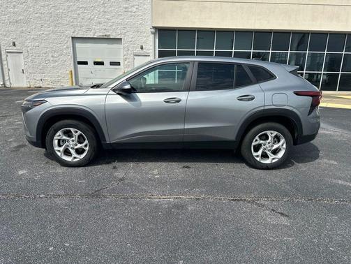 Sterling Gray Metallic 2024 Chevrolet Trax LS