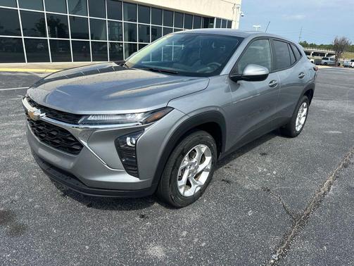 Sterling Gray Metallic 2024 Chevrolet Trax LS