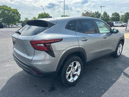 Sterling Gray Metallic 2024 Chevrolet Trax LS