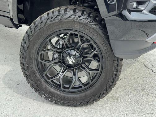 Black 2026 Chevrolet Colorado Z71