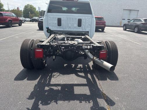 Summit White 2026 Chevrolet Silverado 3500 LT